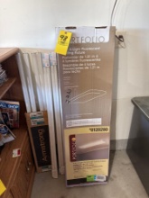 4 foot fluorescent light and light bulbs