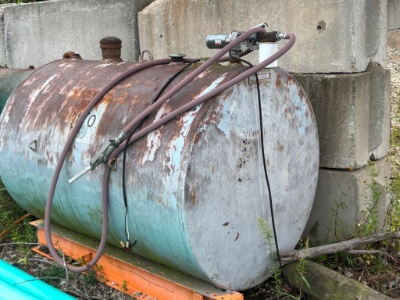 500-gal. fuel tank w/ 12-volt pump