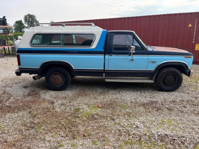 1983 Ford F-250 diesel truck