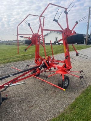 2025 Kuhn GF5202 THA 4 basket hydraulic fold 4 star Tedder ( 1 owner )