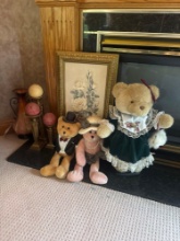 Decorative vases, bears and print