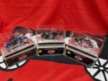 (3) Harley-Davidson 1/18 scale die cast motor cycles