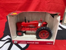 ERTL Farmall 306 1/16 scale die cast tractor
