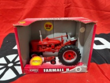 ERTL Farmall H 1/16 scale die cast tractor