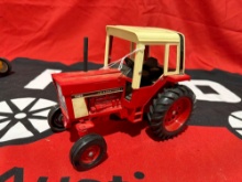 ERTL International 1586 1/16 scale die cast tractor