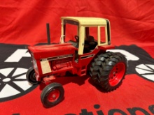 ERTL International 1586 1/16 scale dies cast tractor with duals