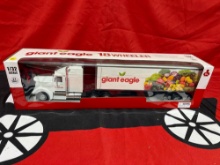 Giant eagle 1/32 scale remote control 18 wheel plastic semi