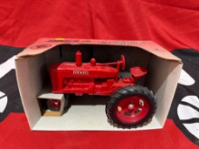 Sand box toys Farmall 1/16 scale die cast tractor