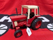 ERTL international 1586 1/16 scale die cast tractor