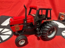 ERTL International 2594 1/16 scale die cast tractor