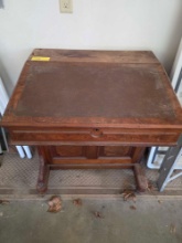 Early Lift top Desk