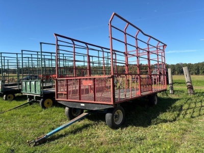 Pequea 818 Bale Wagon