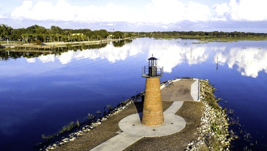 Escape to the Sunshine State: Vacant Lot Close to the Lakes in Polk County, Florida!