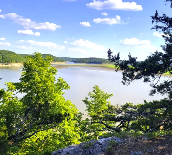 Twin Oaks Harbor, MO: Your Outdoor Getaway!
