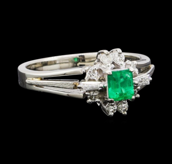 0.26 ctw Emerald and Diamond Ring - Platinum