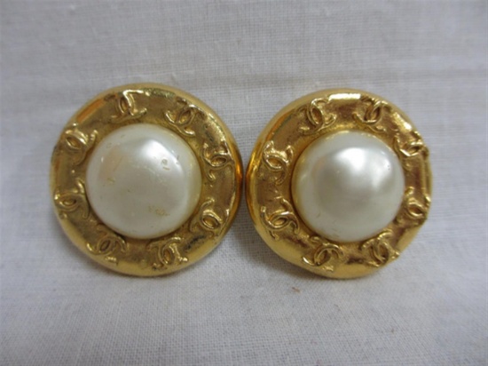 Chanel Gold-tone Metal Round Pearl Clip-on Earrings