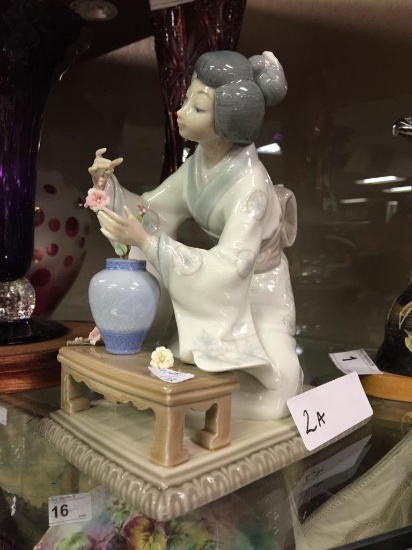 Lladro #4840 Japanese Geisha Flower Arranger Retid