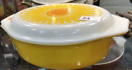 Vintage Pyrex Casserole Covered Dish - Daisy