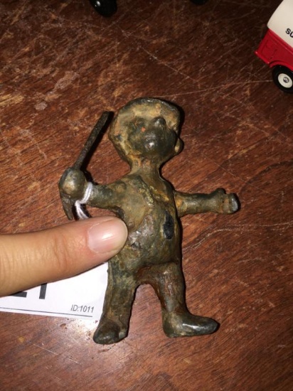 Cast metal figurine