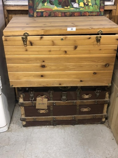 2 wooden crates/Trunks High Bidder Will be 2 x $