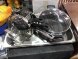 Kitchenware pots and pans