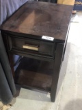 nice wood end table w/ multiple power outlets