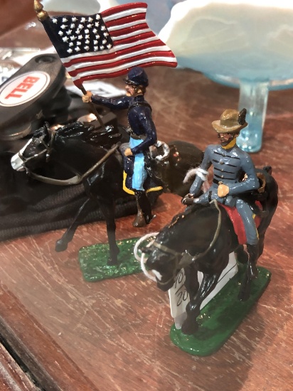 2 Metal Soldiers - 1 Union & 1 Confederate