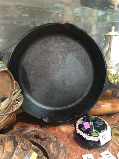 Lodge Large Cast Iron Frying Pan