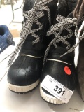 Woman's Totes Boots Size 6