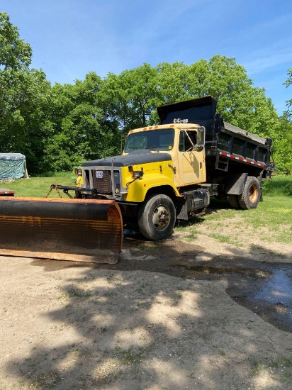 1994 International dump truck