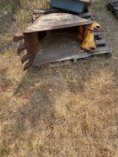 18 inch backhoe bucket