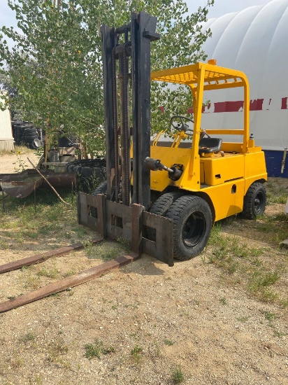 Toyota forklift with dual front tires