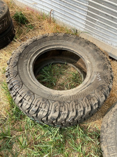 Single 33X12. 50R 17 LT