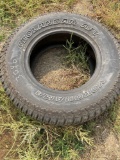 Single P265/70R 17 tire