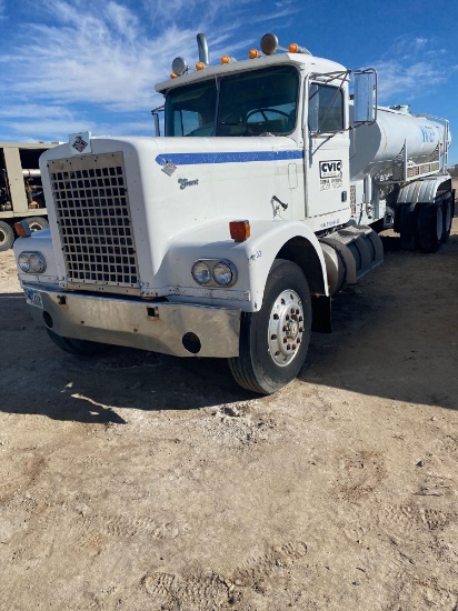 Water truck with hoist