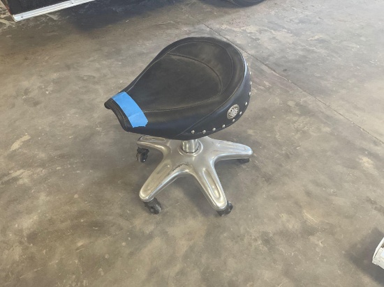 Stool with casters
