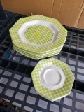 8 piece Plates, Green and White