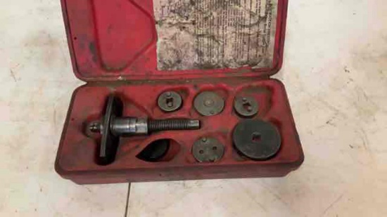 Disc brake caliper tool