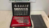 Knives and steak fork set