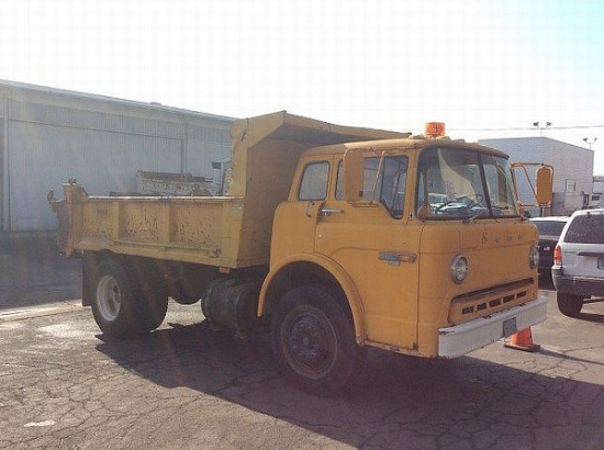 1982 FORD F700