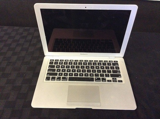 Apple macbook air,no plug,model A1304, Few screws missing from bottom cover