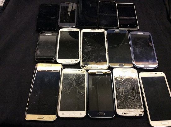 15 cell phones,samsung,kyocera,coolpad,some have parts missing