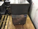 1 COMMERCIAL ice maker, MANITOWOC brand, model QM30A