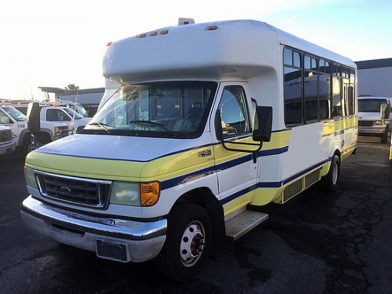 2004 FORD E-450