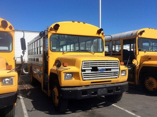 1987 FORD B7000