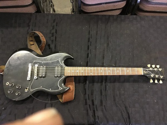 Gibson sg electric guitar,missing parts,lot of chips,dents and scratches Serial number 91148432