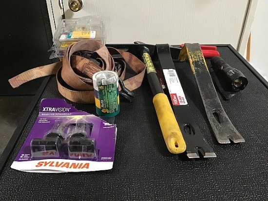 Miscellaneous tools , flashlight, knife ,auto fuses, auto lights #18003192 #18001167 I-007