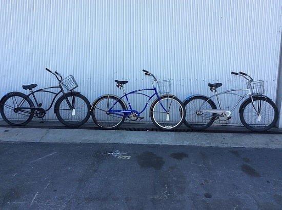 3 bikes, 2 electra, 1 schwinn 3 beach cruisers