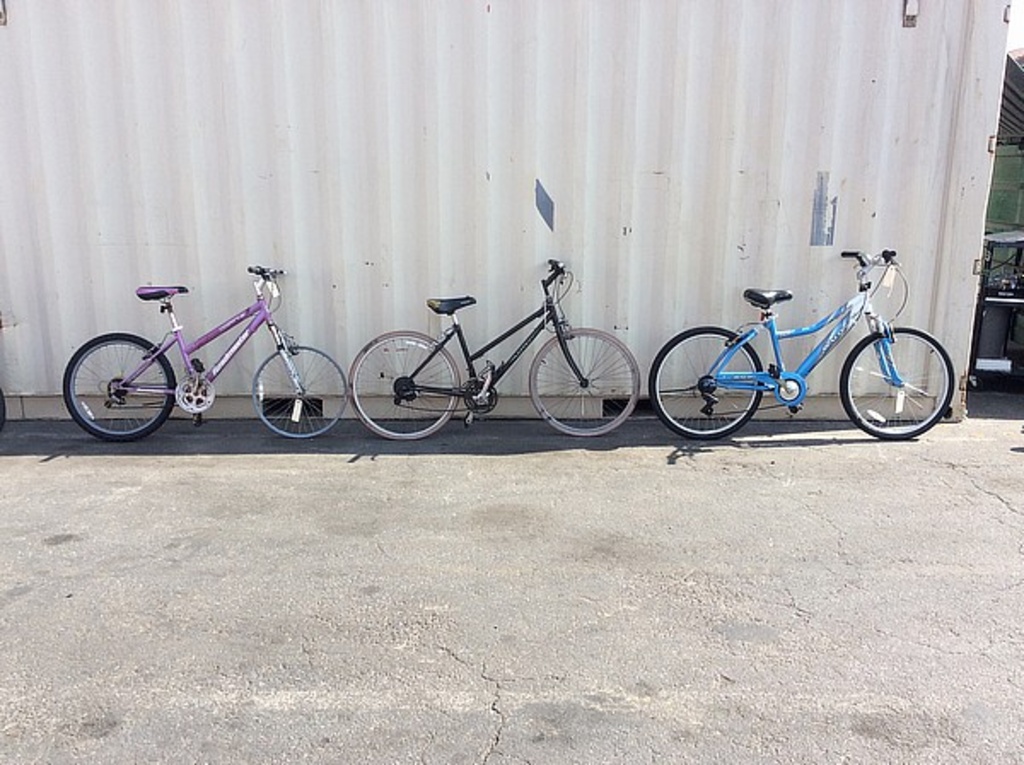 Lot 3 Bikes Avalon Schwinn Roadmaster Comfort Series Road