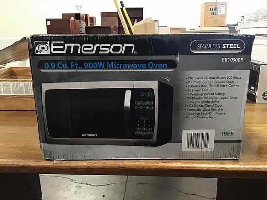 Emerson 900W microwave oven
